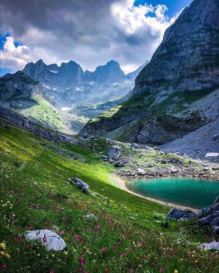 Guesthouse Skender Selimaj Valbona Exteriör bild
